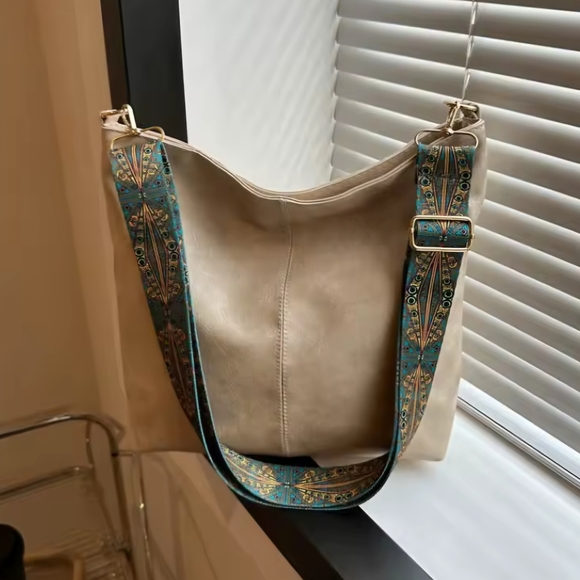 Elegant Beige Shoulder Bag with Patterned Strap - Picture 12 of 13